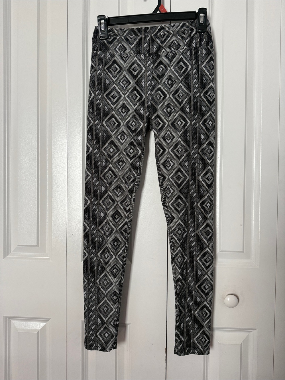 LuLaRoe Black & Gray Diamond Pattern Leggings